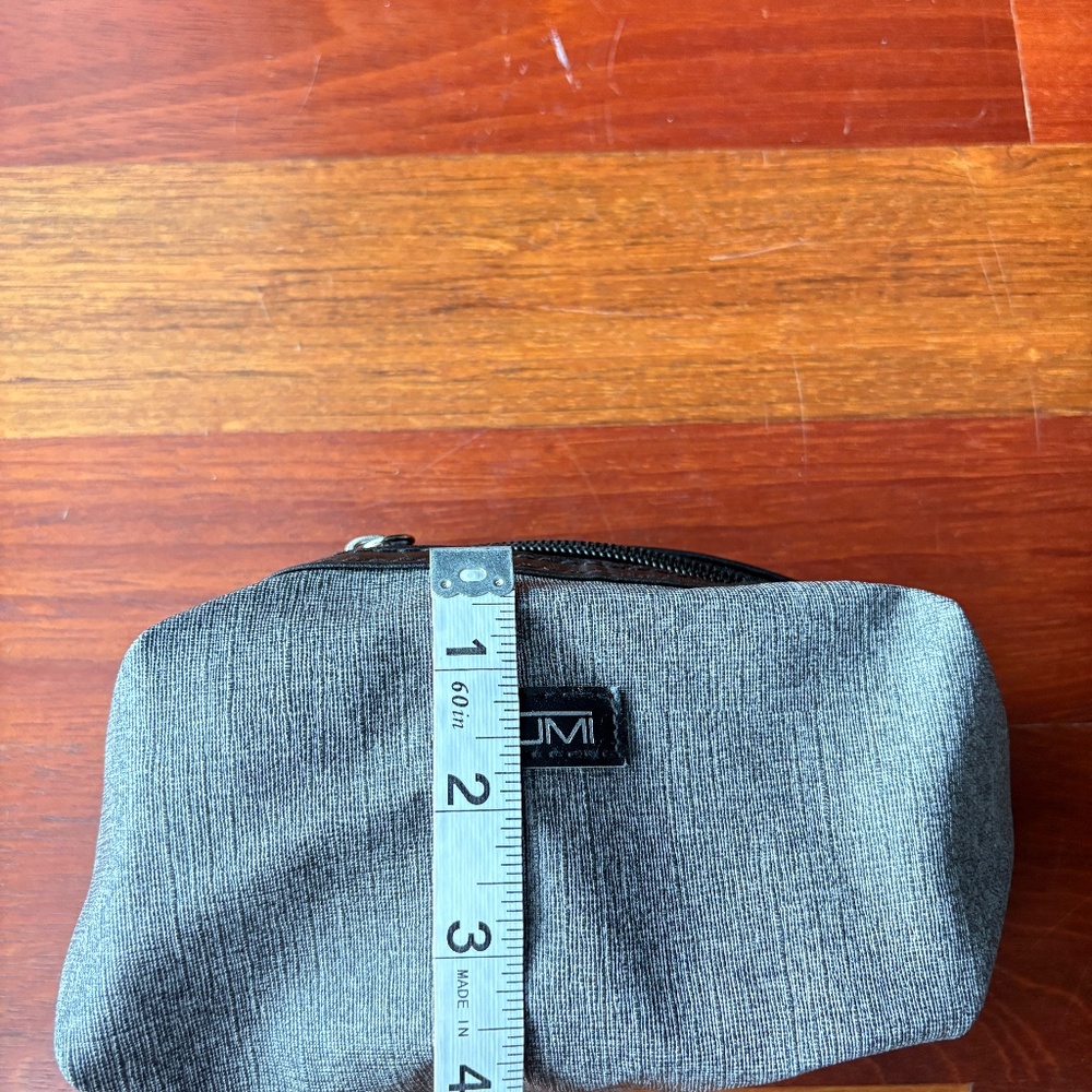 2 Tumi for Delta Airlines Amenity Travel Kits - Unisex - Picture 12 of 13